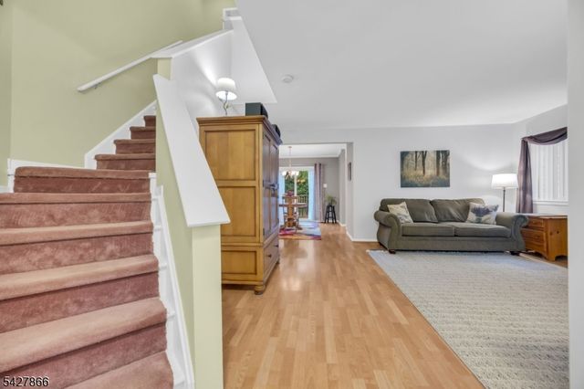 68 Hampton Ct, Hillsborough Twp., NJ 08844