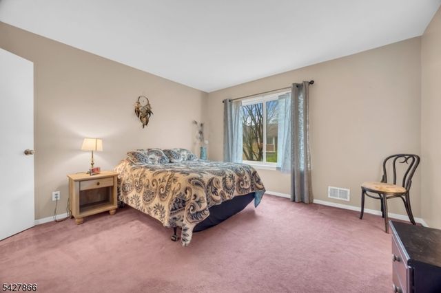 68 Hampton Ct, Hillsborough Twp., NJ 08844