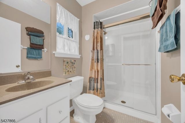 68 Hampton Ct, Hillsborough Twp., NJ 08844