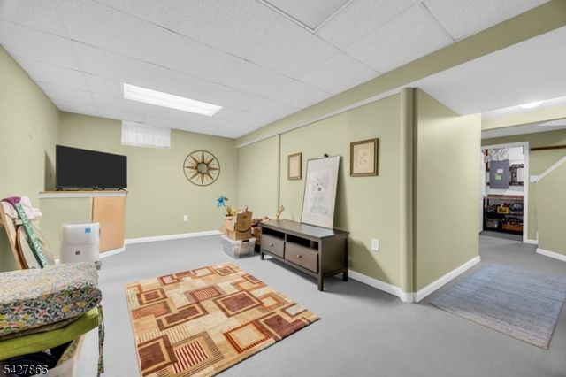 68 Hampton Ct, Hillsborough Twp., NJ 08844