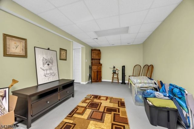 68 Hampton Ct, Hillsborough Twp., NJ 08844