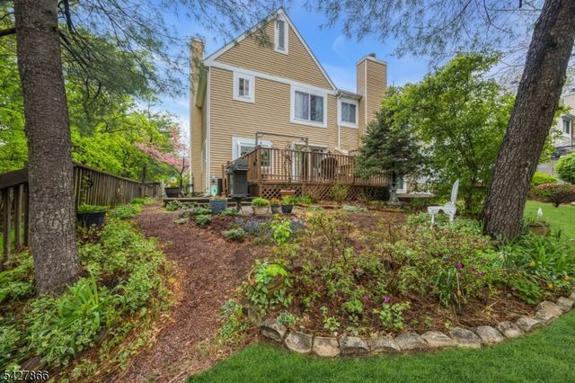 68 Hampton Ct, Hillsborough Twp., NJ 08844