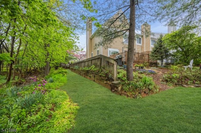68 Hampton Ct, Hillsborough Twp., NJ 08844