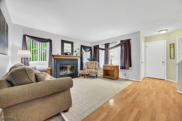 68 Hampton Ct, Hillsborough Twp., NJ 08844