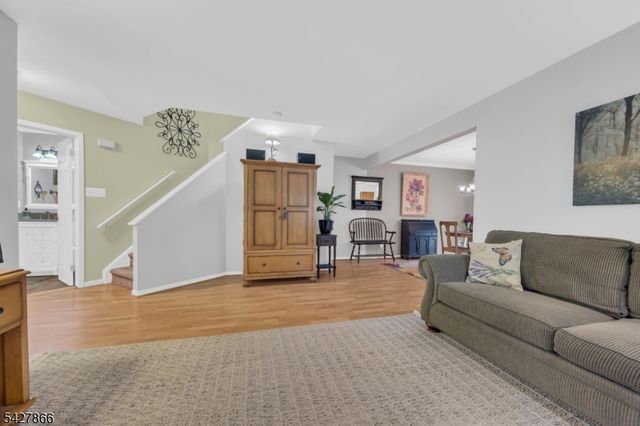 68 Hampton Ct, Hillsborough Twp., NJ 08844