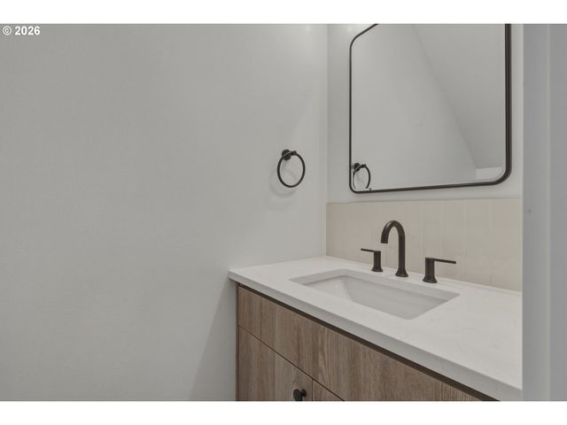 6181 N Albina Ave 5, Portland, OR 97217