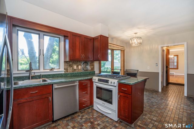 28 Whiting Lane, West Hartford, CT 06119