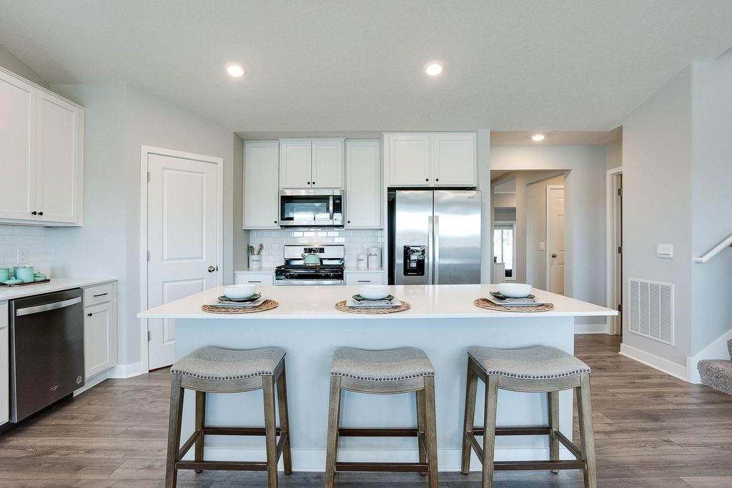 17541 Dunkirk Way, Lakeville, MN 55044