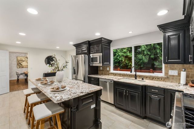 18505 NE 26th Street, Redmond, WA 98052