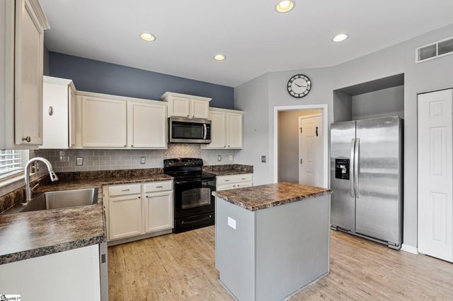 27 Madeline Circle, Taylors, SC 29687