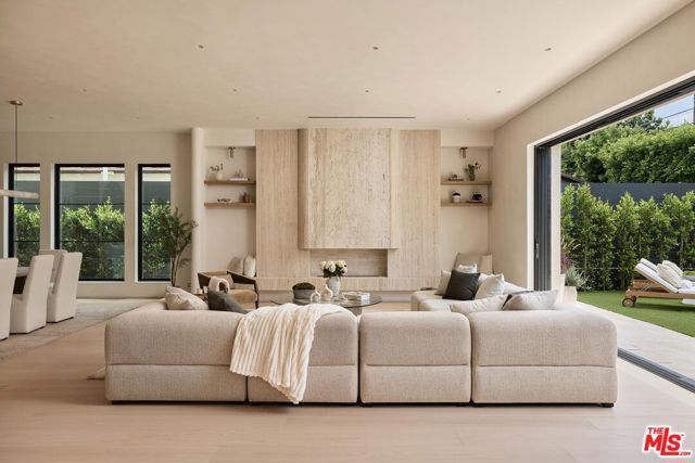 13062 Dickens Street, Studio City (los Angeles), CA 91604