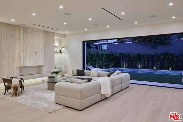 13062 Dickens Street, Studio City (los Angeles), CA 91604