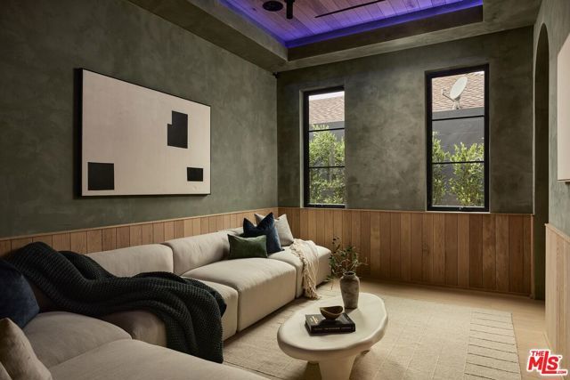 13062 Dickens Street, Studio City (los Angeles), CA 91604