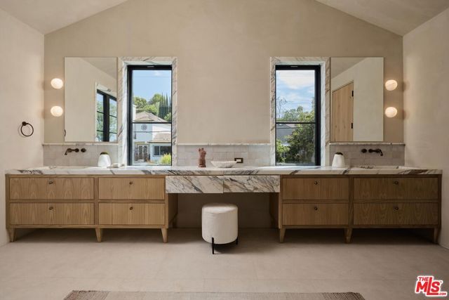 13062 Dickens Street, Studio City (los Angeles), CA 91604