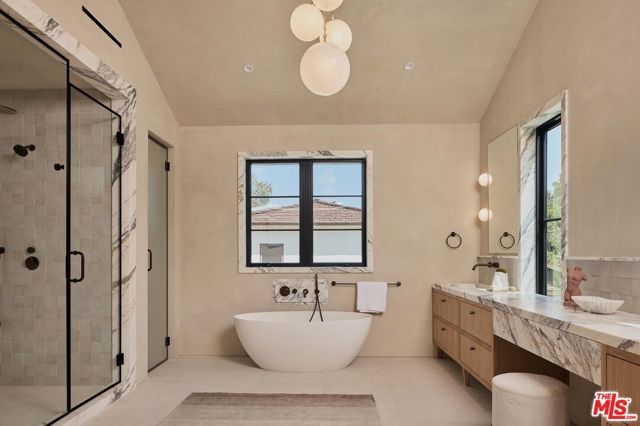 13062 Dickens Street, Studio City (los Angeles), CA 91604