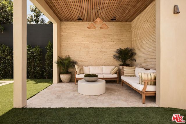 13062 Dickens Street, Studio City (los Angeles), CA 91604