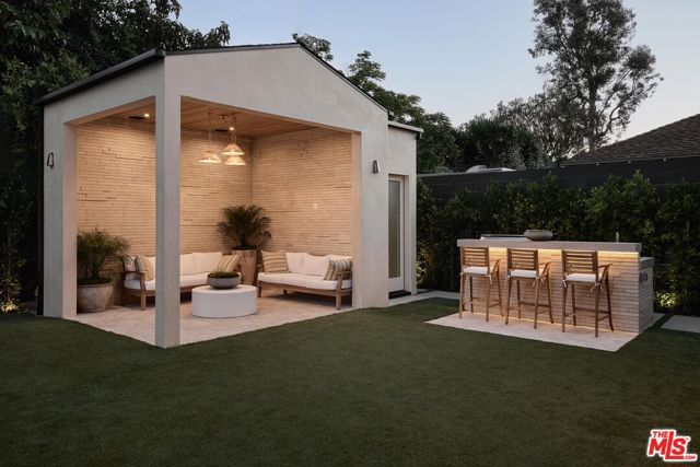 13062 Dickens Street, Studio City (los Angeles), CA 91604