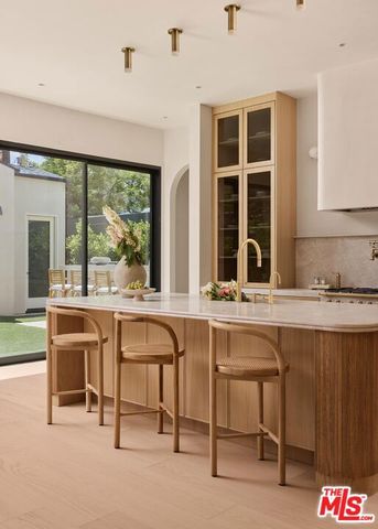 13062 Dickens Street, Studio City (los Angeles), CA 91604