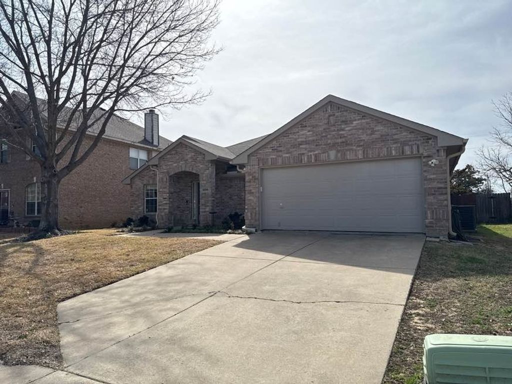 8204 Montecito Drive, Denton, TX 76210