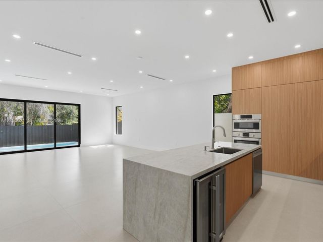 1621 SW 11th Terrace, Miami, FL 33135