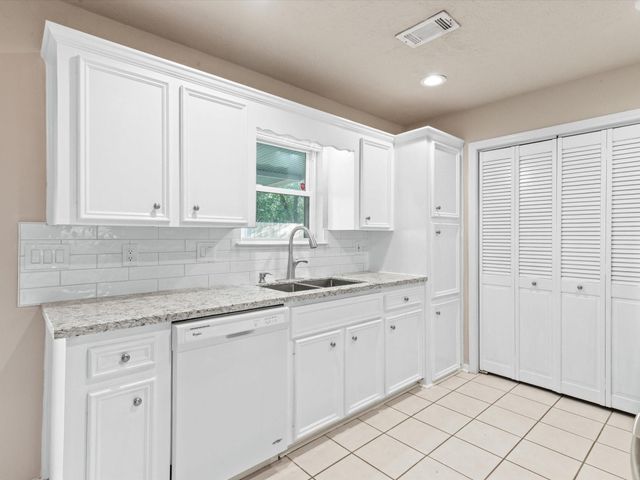9811 Charter Ridge Drive, Houston, TX 77070
