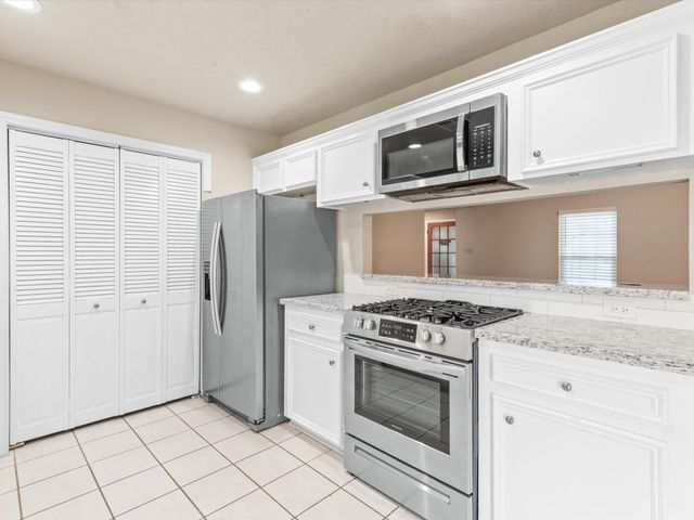 9811 Charter Ridge Drive, Houston, TX 77070