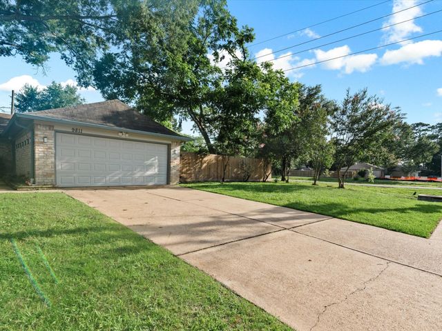 9811 Charter Ridge Drive, Houston, TX 77070