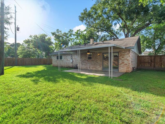 9811 Charter Ridge Drive, Houston, TX 77070