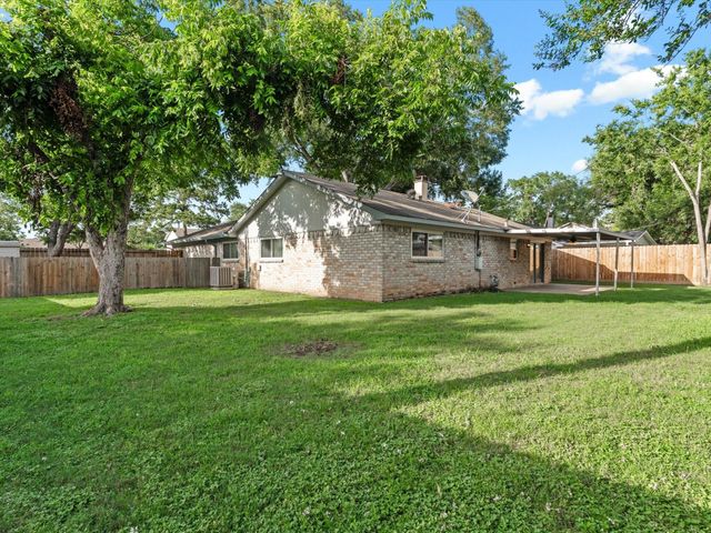 9811 Charter Ridge Drive, Houston, TX 77070