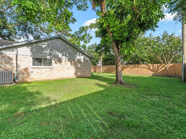 9811 Charter Ridge Drive, Houston, TX 77070