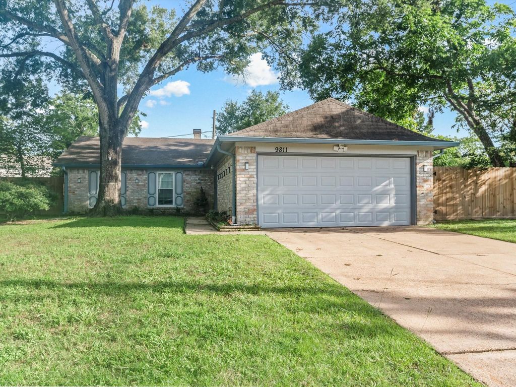 9811 Charter Ridge Drive, Houston, TX 77070