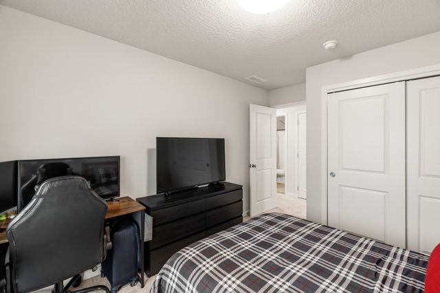 4406 E 44th Street, Des Moines, IA 50317
