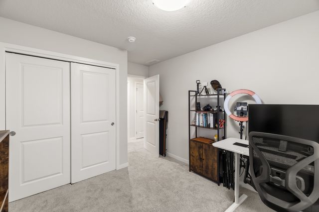 4406 E 44th Street, Des Moines, IA 50317