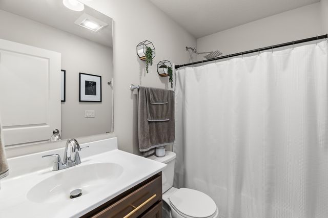 4406 E 44th Street, Des Moines, IA 50317