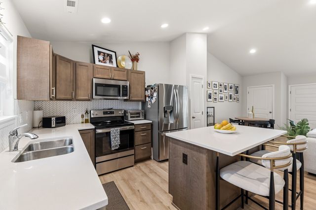 4406 E 44th Street, Des Moines, IA 50317