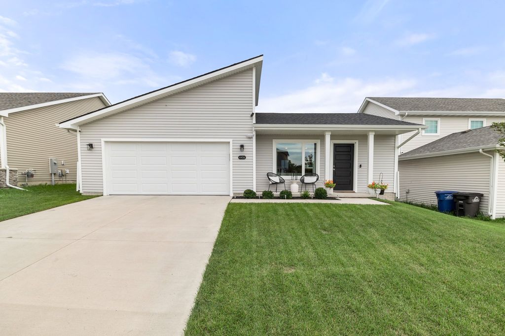 4406 E 44th Street, Des Moines, IA 50317