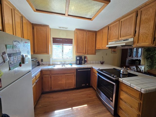 401 Montrose Ct, Modesto, CA 95355