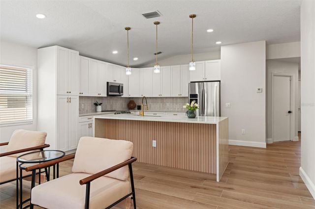 10221 N WOODMERE ROAD, Tampa, FL 33617