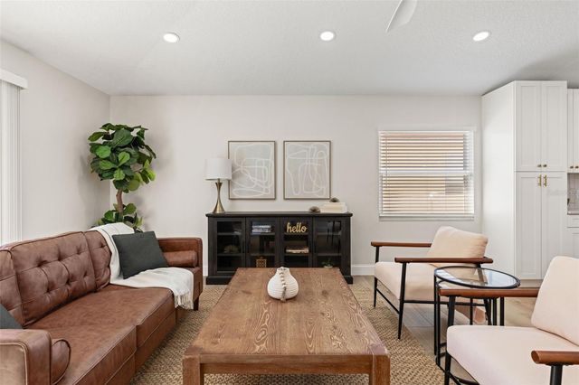 10221 N WOODMERE ROAD, Tampa, FL 33617