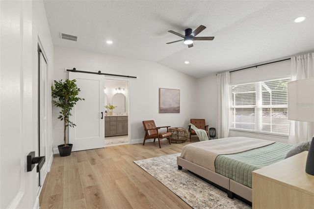 10221 N WOODMERE ROAD, Tampa, FL 33617