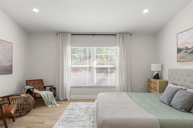 10221 N WOODMERE ROAD, Tampa, FL 33617