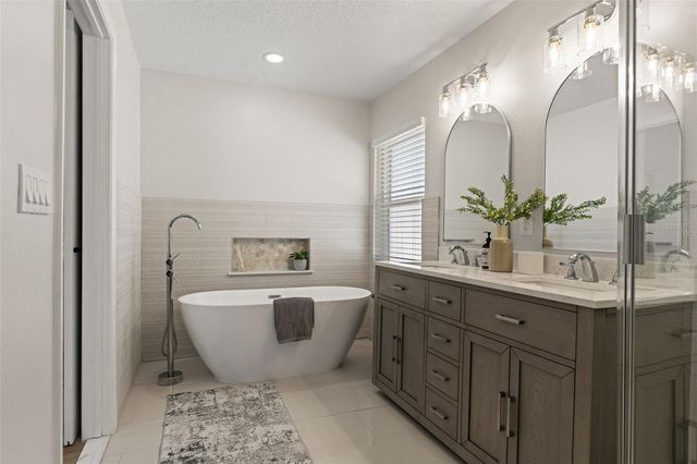 10221 N WOODMERE ROAD, Tampa, FL 33617