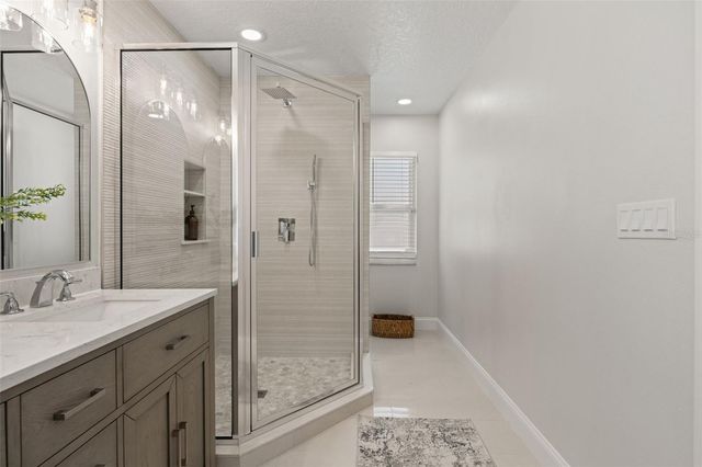 10221 N WOODMERE ROAD, Tampa, FL 33617