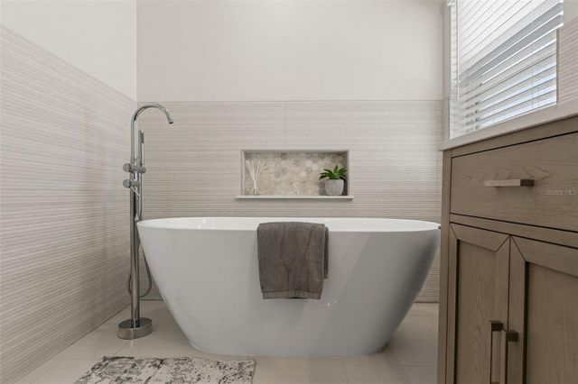 10221 N WOODMERE ROAD, Tampa, FL 33617