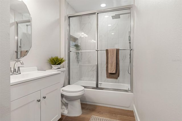 10221 N WOODMERE ROAD, Tampa, FL 33617