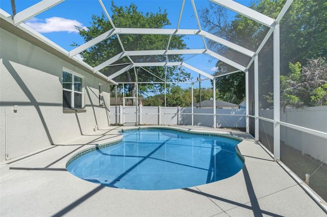 10221 N WOODMERE ROAD, Tampa, FL 33617