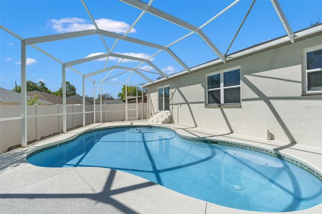 10221 N WOODMERE ROAD, Tampa, FL 33617