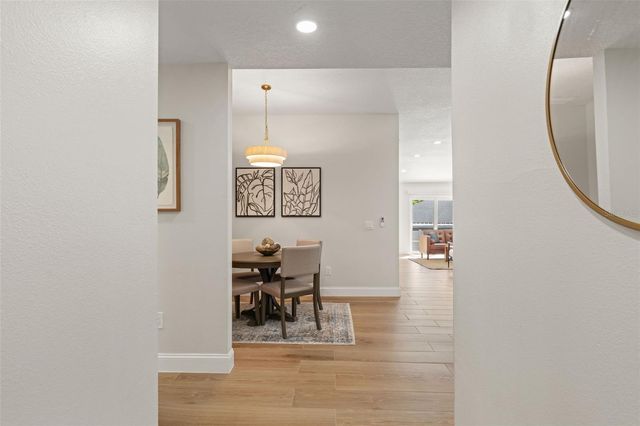 10221 N WOODMERE ROAD, Tampa, FL 33617