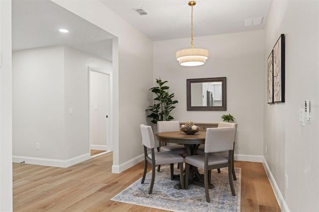 10221 N WOODMERE ROAD, Tampa, FL 33617