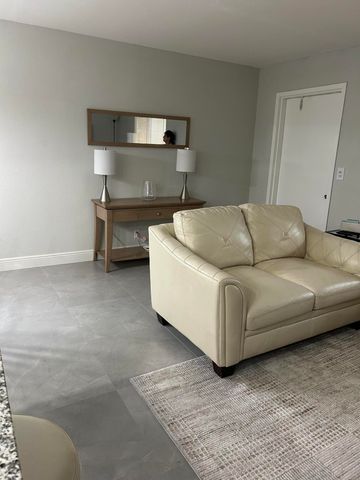 746 Flanders N, Delray Beach, FL 33484